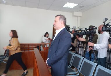 filat asculta sentinta