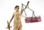 justitia cu bani shutterstock 90092968 1536x1024 1