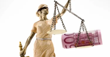 justitia cu bani shutterstock 90092968 1536x1024 1