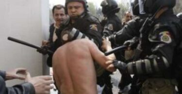 moldova politia bate un tanar 1